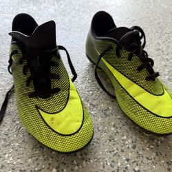 Nike Soccer Cleats Boys 4.5