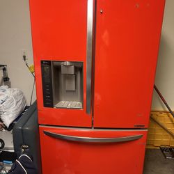 LG like new Refrigerator 