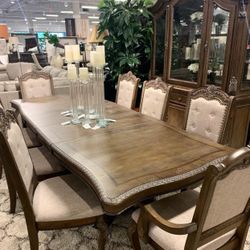 Charmond Brown Dining Room Set (Dining table and Chairs
