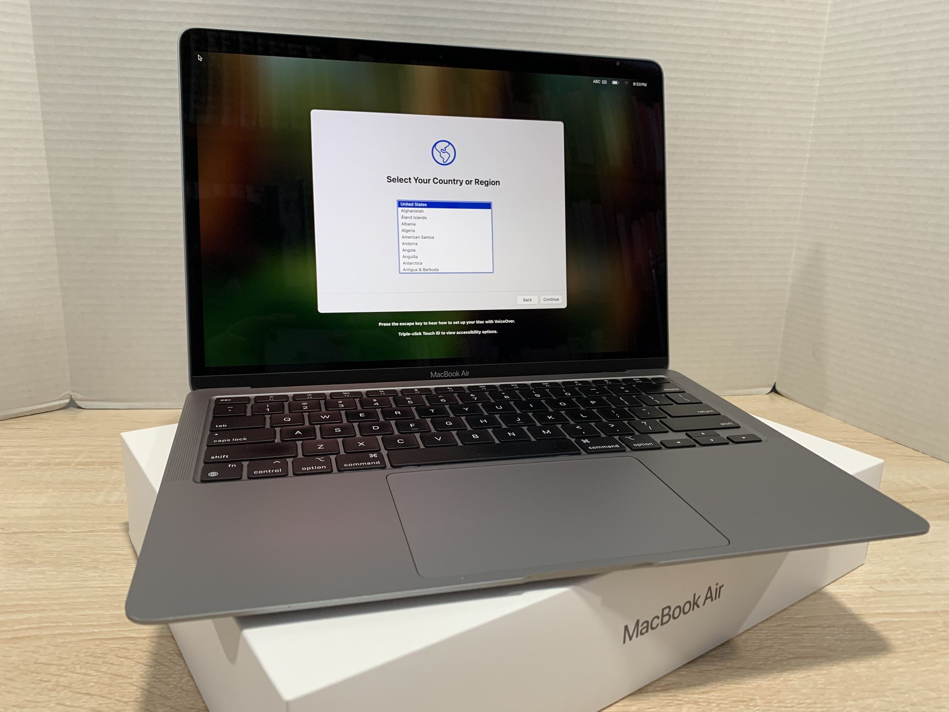$400, New Battery, M1/8GB RAM/256GB SSD, 13" MacBook Air 13” (2020)