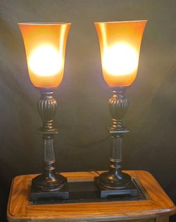 2 table lamps