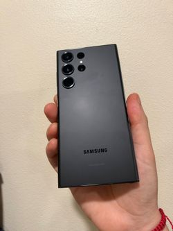 Vendo o Cambio Samsung Galaxy S23 Ultra 256GB 12GB RAM Desbloqueado Excelentes Condiciones 2 cases y tiene Cargador Portátil Ningún Detalle