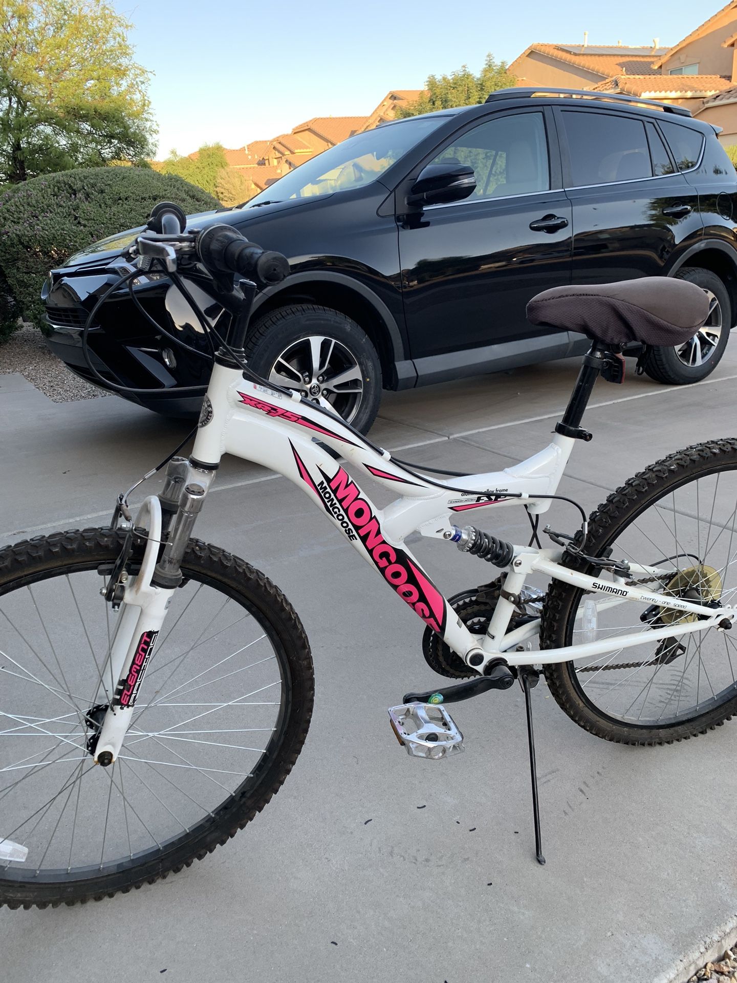 Mongoose Switchback XR35 Mountain Bike