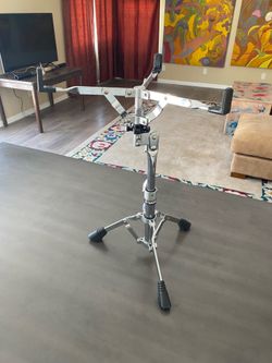 Yamaha drum snare stand in great condition $65 cash 2402 n Euclid ave 91784