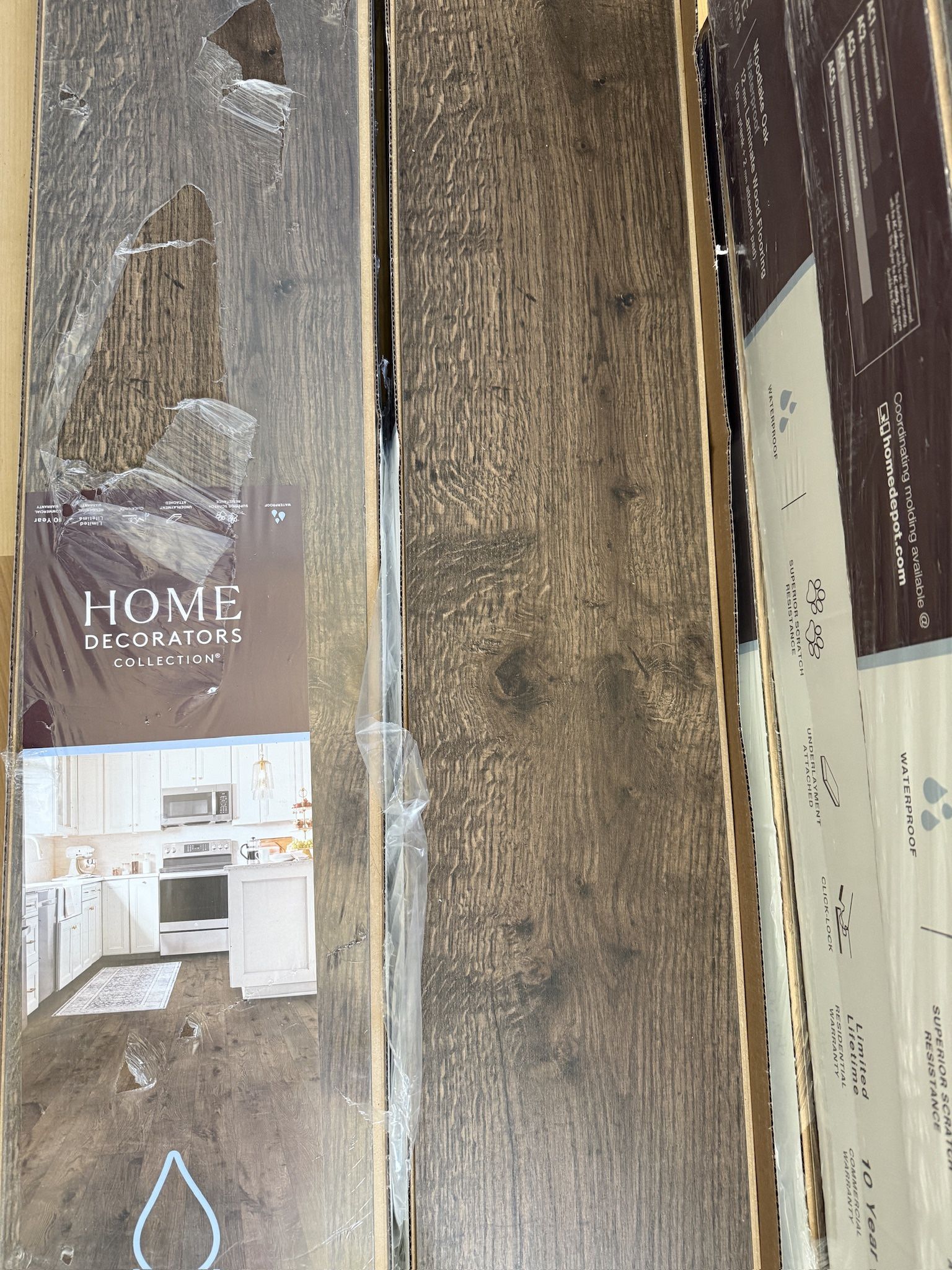 New In Box Waterproof Scratch Resistant Laminate Dark Wood Flooring 309 Sq Ft 