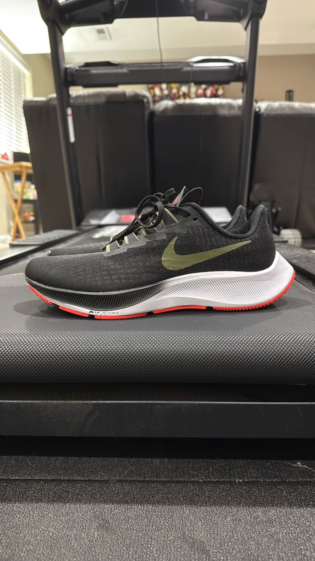 Nike Zoom Pegasus 37 Size 8.5