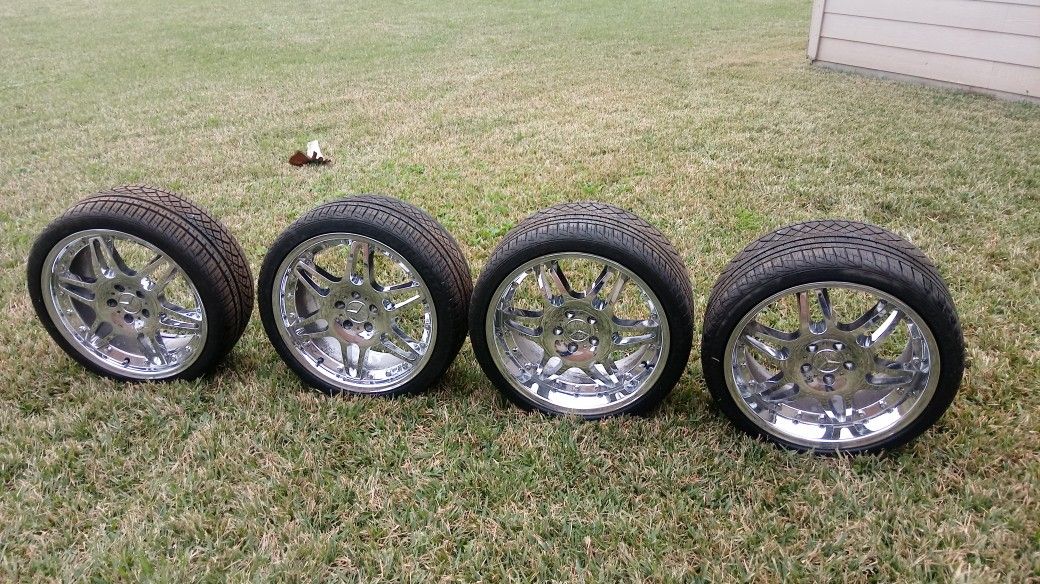 Set of chrome aftermarket 19" rims and tires