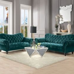 💚 Green Sofa And Loveseat Available 