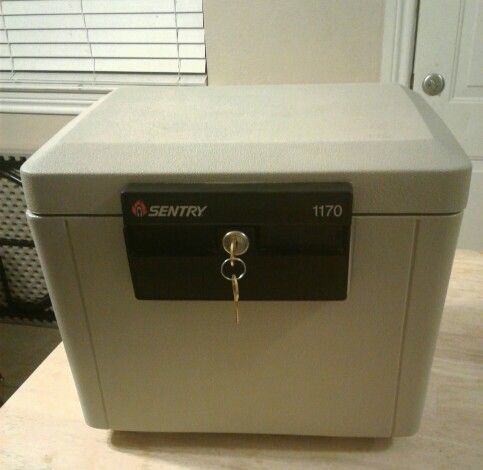 Sentry safe. Model 1170 Caja Fuerte Caja de seguridad for Sale