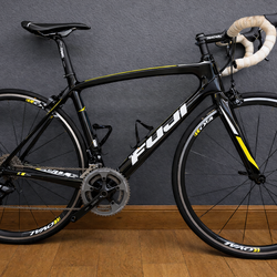 🚴‍♂️ Fuji Carbon Road Bike – Size 54 – Shimano 105 – Gran Fondo Ready 🚨