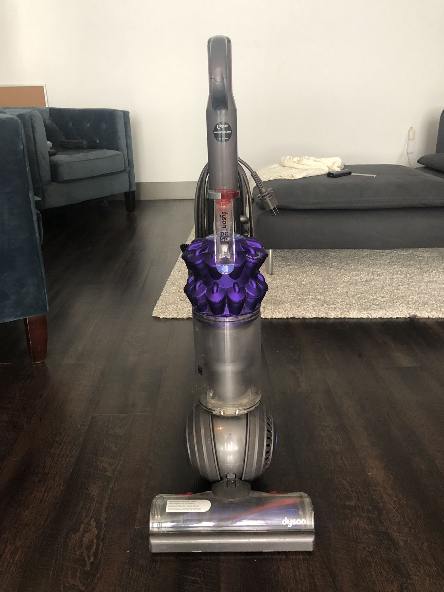 Dyson bagless vacuum - works great-moving sale
