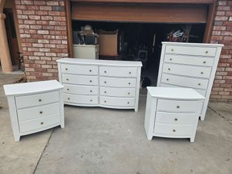 Dresser set ( 4 pieces)