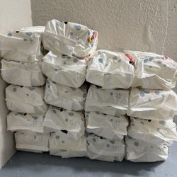 18 Huggies Wipes