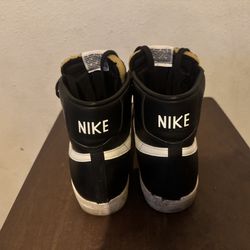 Nike men’s Blazer Mid ‘77 black/sail