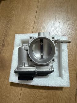 Throttle Body 22030-0V010 For Toyota Camry Highlander Rav4 Sienna Tc 2009-2015