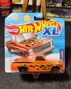 Hot Wheels XL '83 Chevy Silverado