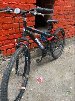 Mongoose Standoff Full Suspension Mountain Bike
