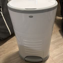 Dékor Hands-Free Diaper Pail (Foot Pedal) – Clean & Works Great