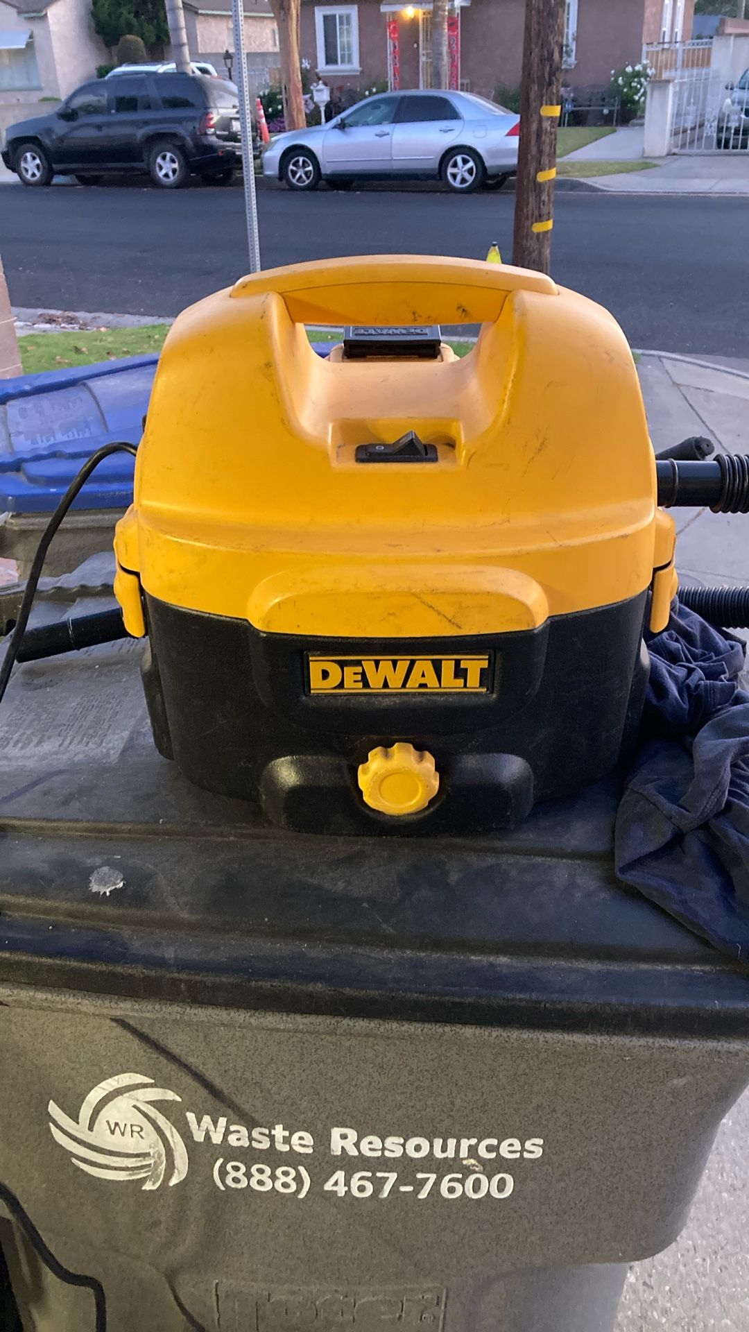 De Walt Hybrid Vacuum