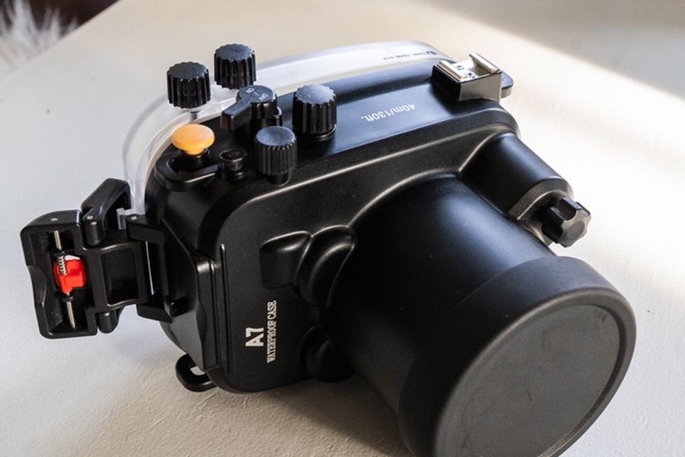 model name / number: Meikon A7/A7s/A7r FE28-70 Meikon 40m/130ft Underwater Waterproof Camera Housing Kit