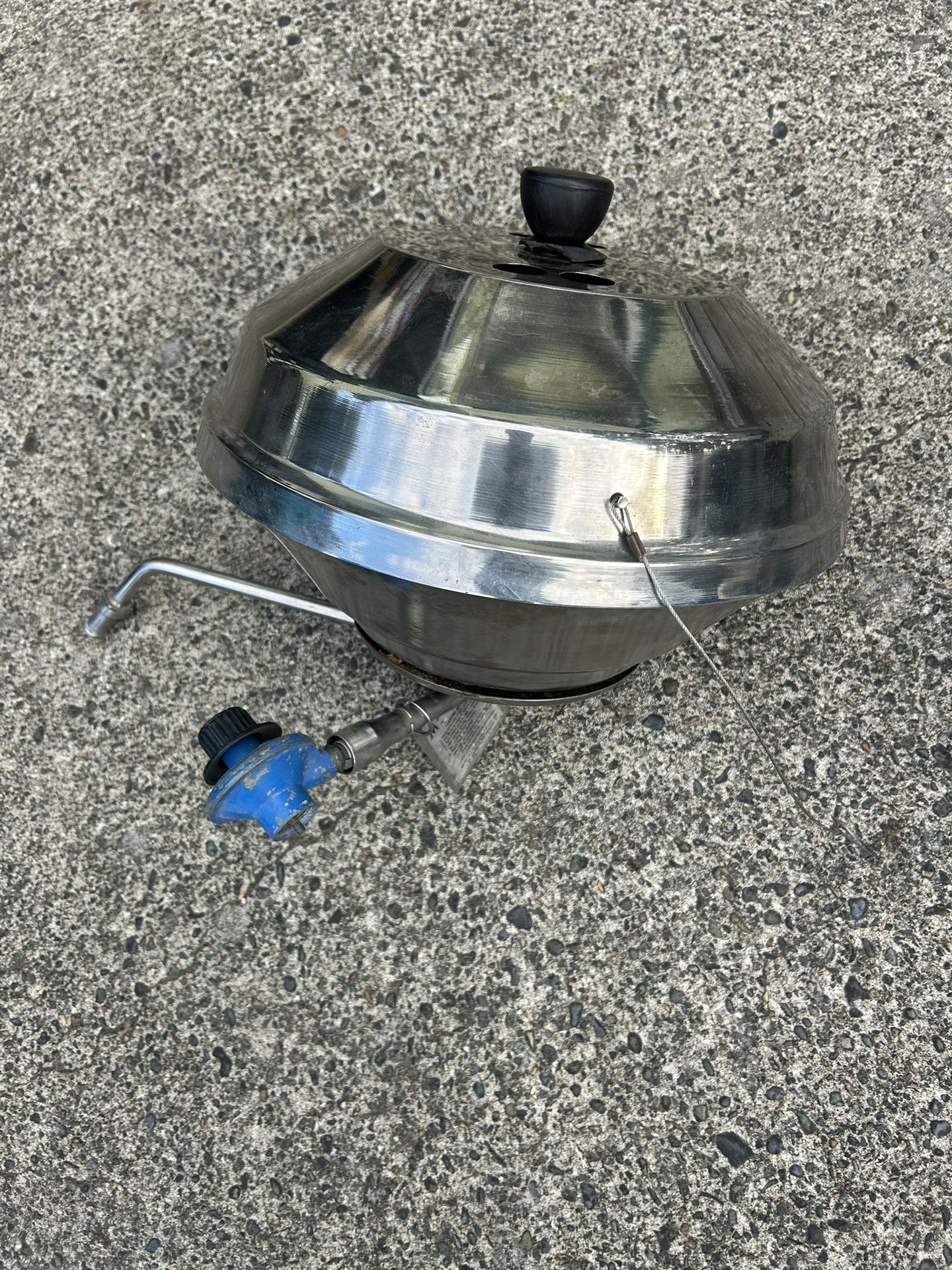 Magma products marine kettleStainless steel BBQ for parts. Most of it is in good shape, but the area where the burners are needs help. Has corrosion.