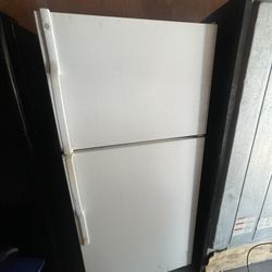 Top Freezer  Refrigerator Good Condition 3 Months Warranty Delivery Available 