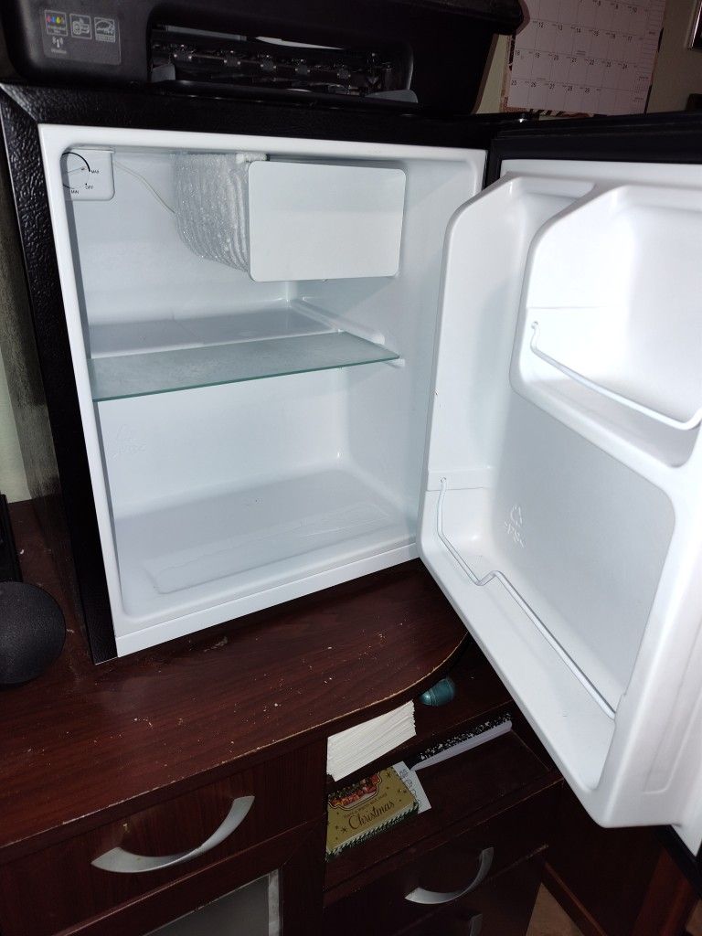 Hisense Mini Fridge Almost New