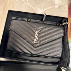 CLASSIC CASSANDRE CHAIN WALLET IN GRAIN DE POUDRE LEATHER