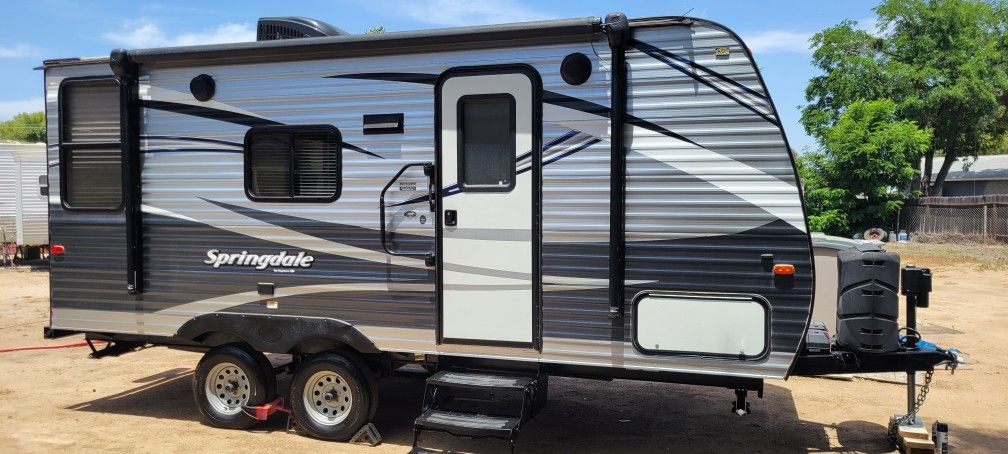 2018 Keystone Sprinter... 23 Feet... 3950 Pounds Empty