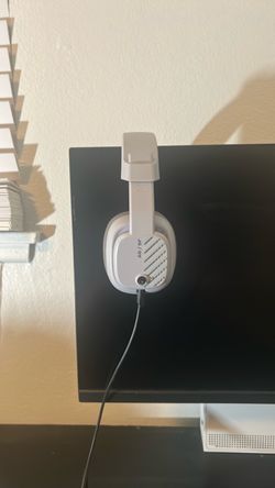 Astro A10 Wired Gaming Headset (read description )