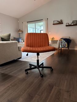 Wide Criss-Cross Desk Chair