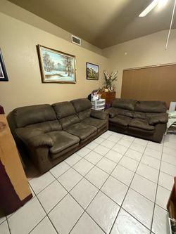 Brown Couches/Sofas