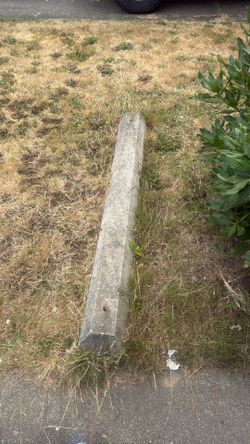 Concrete parking curb