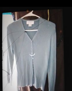 A Nice Women's New Grey Long Sleeve V-Neck Button Down Top