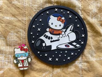 2020 Hello Kitty California Science center Pin and Magnet.
