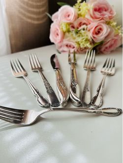 đšVintage Silverplate Serving & Dining Set â Rogers Bros. âMagic Roseâ Knife + Rose Serving Fork + 5 Dinner Forks | 7 Pcđš