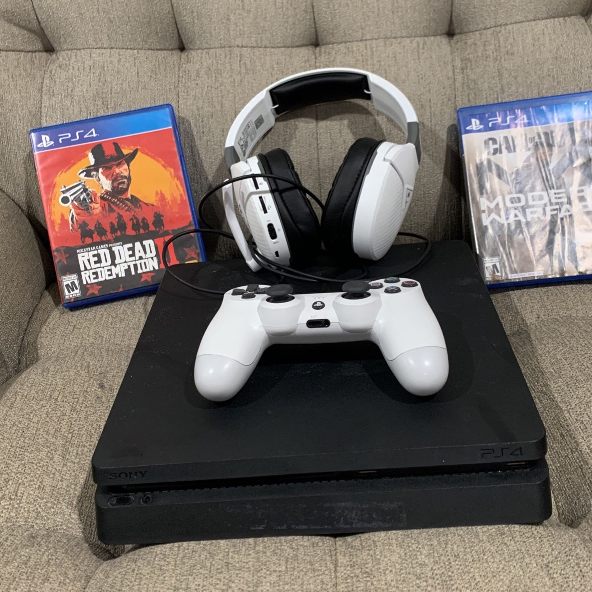 PS4 Slim/ White Ps4 Controller/ 4 Games/ Turtle Beach Headset