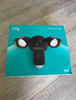 Ring Floodlight Cam Plus Wired – Cámara de Seguridad con Luz
