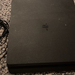 PS4 Slim 