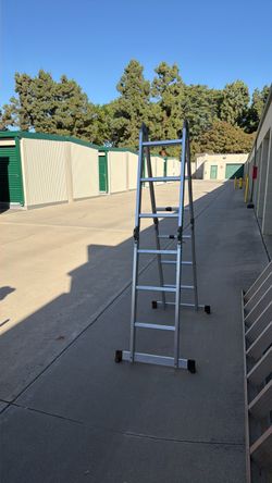 Adjustable ladder