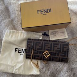 AUTHENTIC FENDI WALLET ON CHAIN