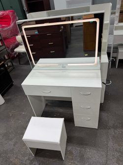Makeup Vanity Desk with Charging Station & LED Mirror – 35.4" Vanity Set with 4 Drawers, 3 Lighting Modes – Modern Bedroom Furniture (15.7" D x 35.4" 