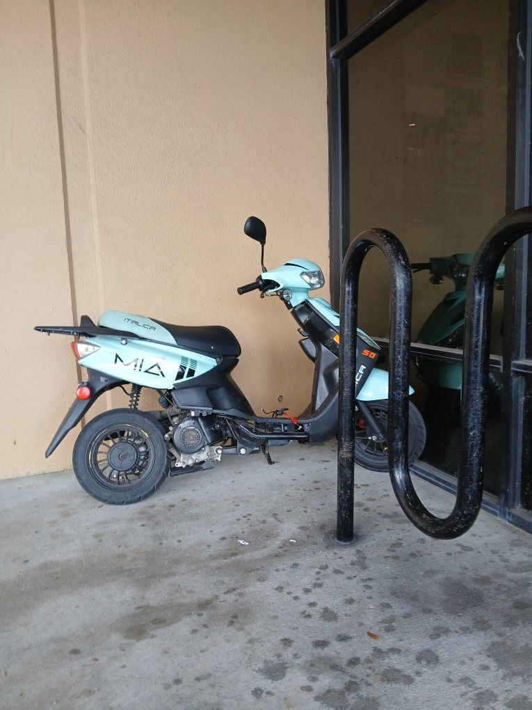 Itallica 50cc Scooter