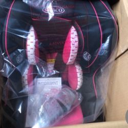 NEW! Graco Extend2fit Car Seat