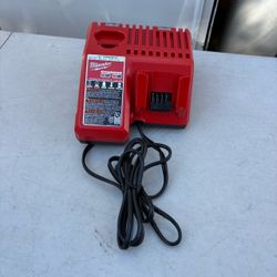 Milwaukee M12 M18 Charger