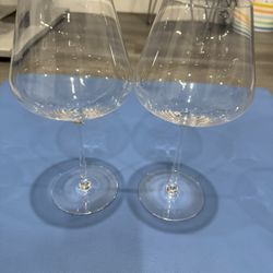 Set of 2 Wine Glasses, Elegant wine glasses, perfect for any occasion.
