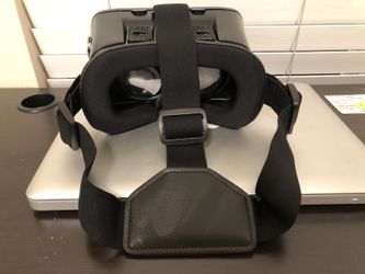 Virtual Reality headset with Bluetooth Remote