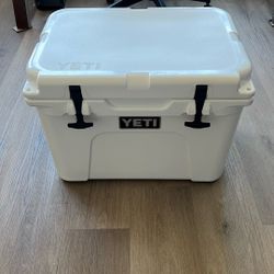 Yeti Tundra 35 Cooler