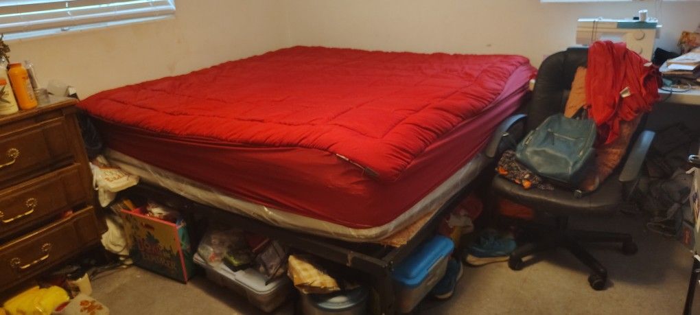 Pre-owned, Twin Bed Frames 1 W/ Mattress