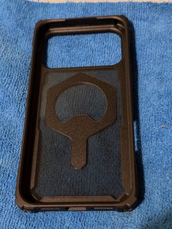 iPhone 17 pro max uag xtr new condition